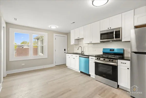 $1,289,900 | 1542 Victoria Avenue, North Chicago, IL 60064