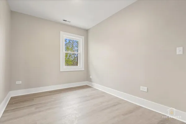 $1,289,900 | 1542 Victoria Avenue, North Chicago, IL 60064