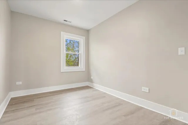 $1,289,900 | 1542 Victoria Avenue, North Chicago, IL 60064