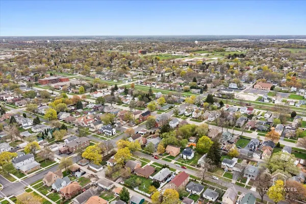 $1,289,900 | 1542 Victoria Avenue, North Chicago, IL 60064