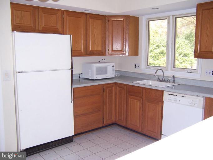 8649 Gateshead Road Alexandria, VA 22309 - Photo 9 of 30 Kitchen #2