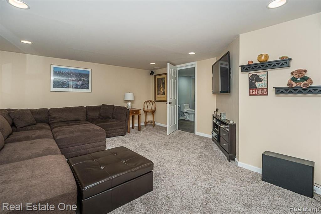 1380 Chestnut Circle Rochester Hills, MI 48309 - Photo 30 of 46