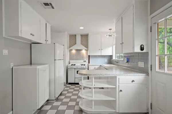 $2,495 | 5212 Berkman Drive, Austin, TX 78723