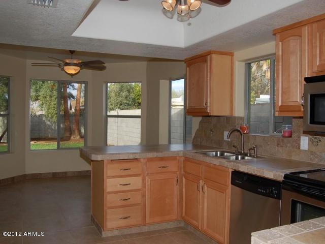 12440 North 39th Way Phoenix, AZ 85032 - Photo 4 of 8 Kitchen
