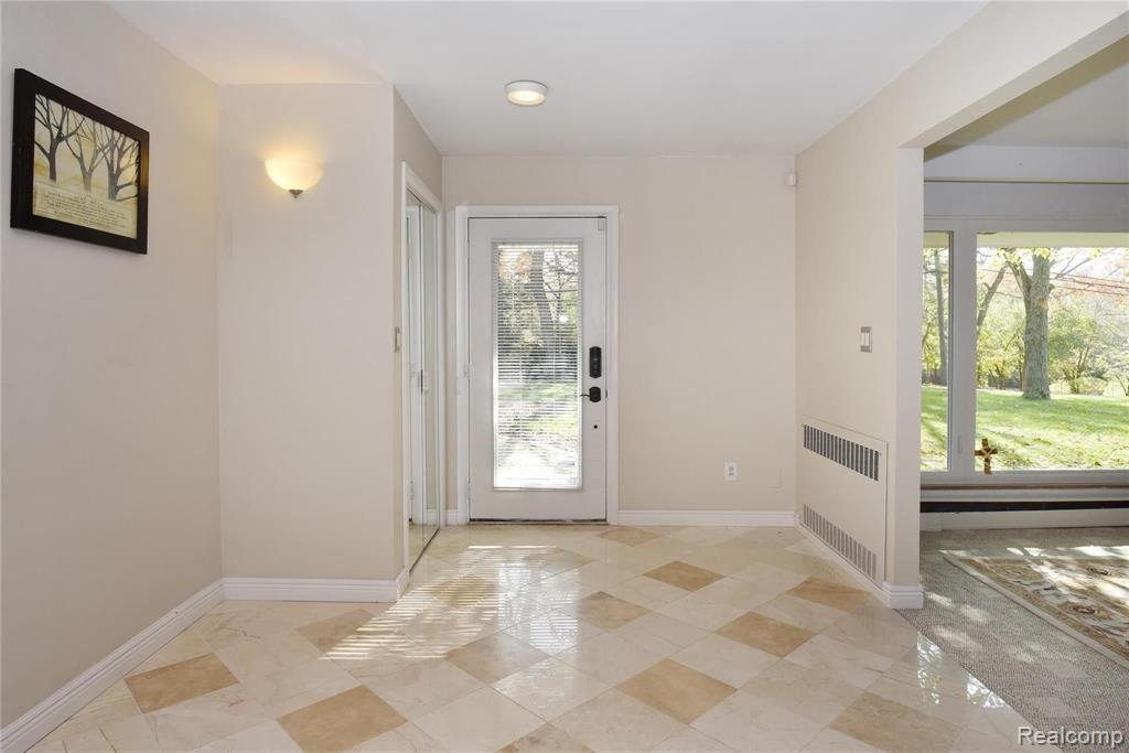 146 West Hickory Grove Road Bloomfield Hills, MI 48304 - Photo 4 of 27