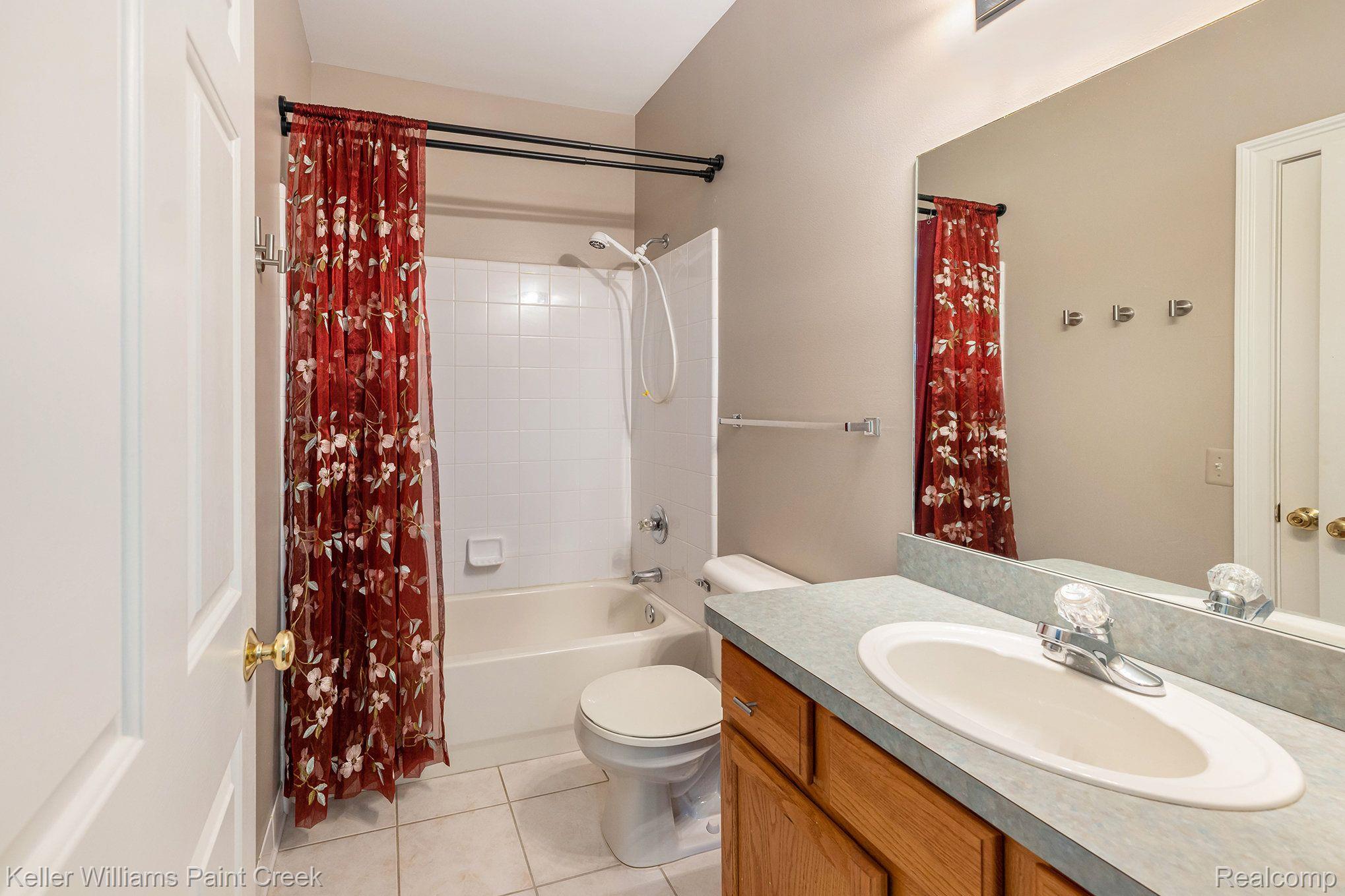 39160 Hayes Road Clinton Township, MI 48038 - Photo 13 of 35 Nice Main Bath