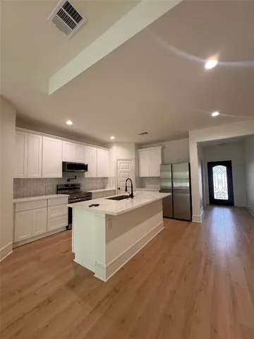 $319,900 | 1061 North Navarro Street, Giddings, TX 78942