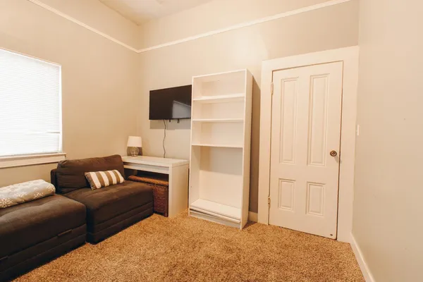 $460,000 | 6870 14th Avenue, Sacramento, CA 95820