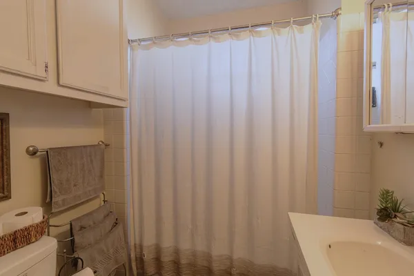 $460,000 | 6870 14th Avenue, Sacramento, CA 95820