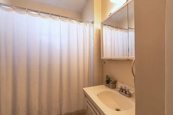 $460,000 | 6870 14th Avenue, Sacramento, CA 95820