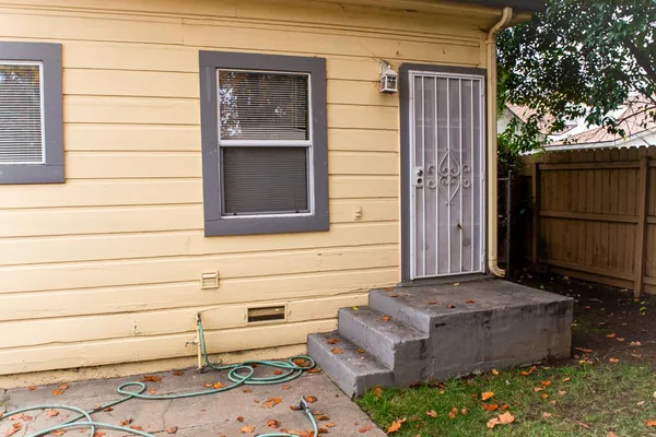 $460,000 | 6870 14th Avenue, Sacramento, CA 95820