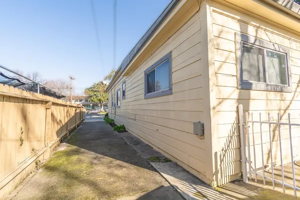 $460,000 | 6870 14th Avenue, Sacramento, CA 95820