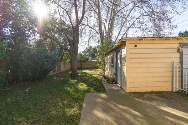 $460,000 | 6870 14th Avenue, Sacramento, CA 95820