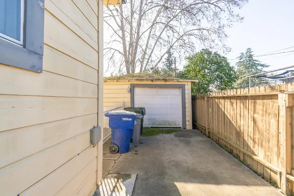 $460,000 | 6870 14th Avenue, Sacramento, CA 95820