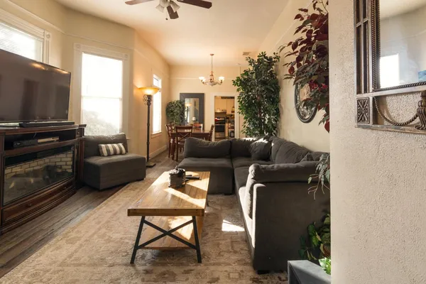 $460,000 | 6870 14th Avenue, Sacramento, CA 95820