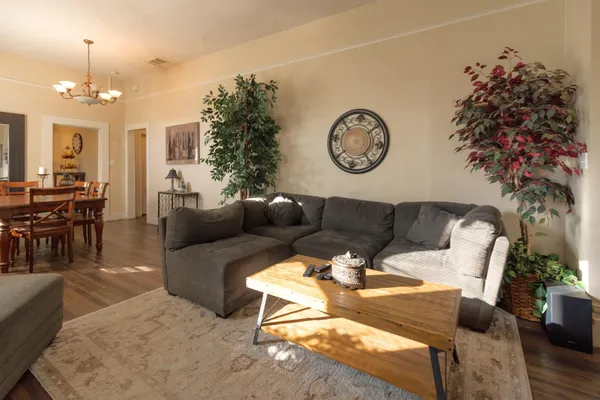 $460,000 | 6870 14th Avenue, Sacramento, CA 95820