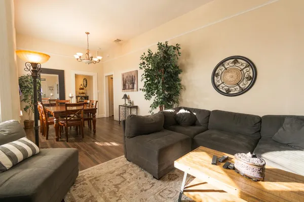 $460,000 | 6870 14th Avenue, Sacramento, CA 95820