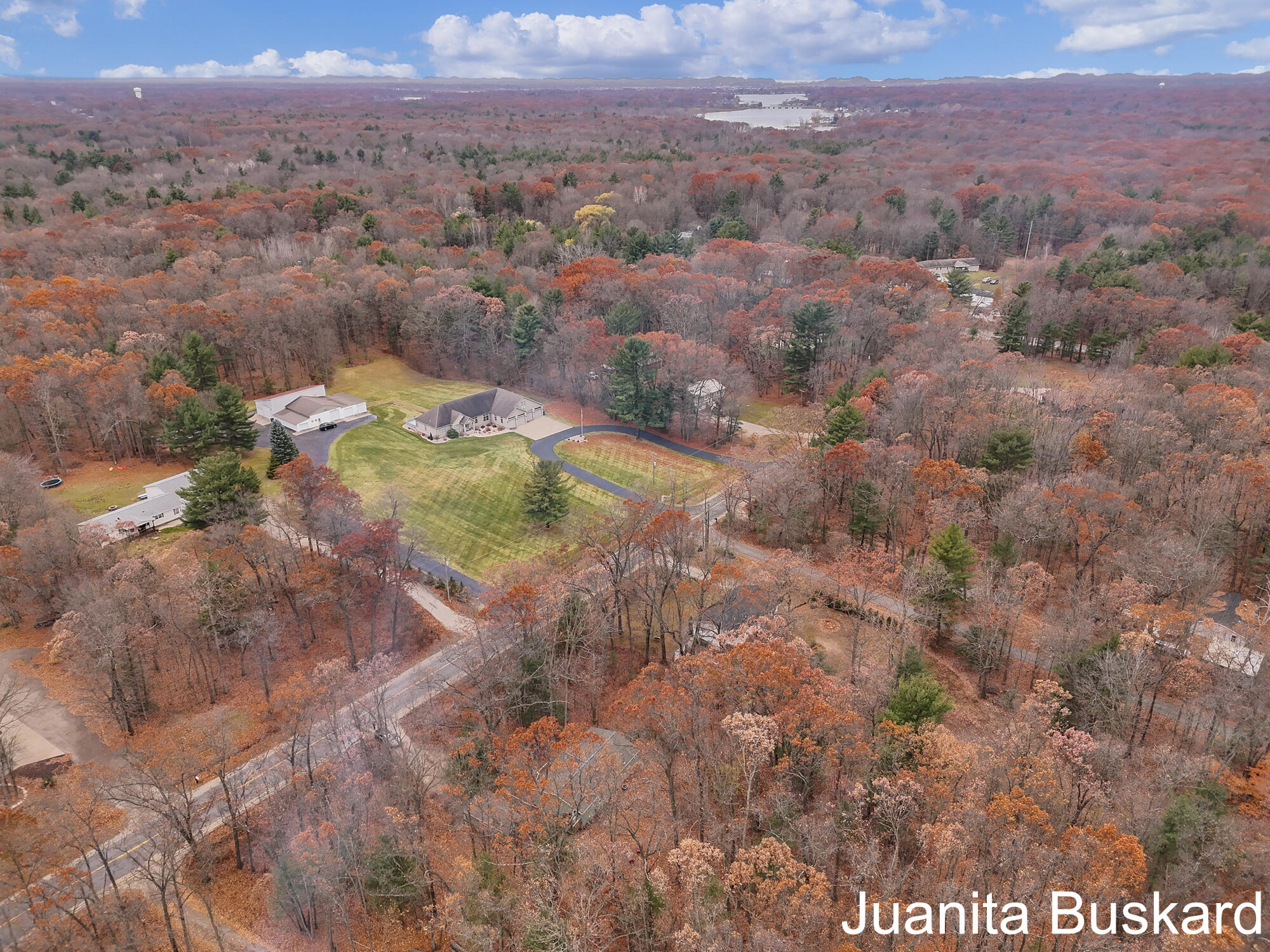 14291 Taft Street Spring Lake, MI 49456 - Photo 28 of 30 DJI_20251118092253_0043_D