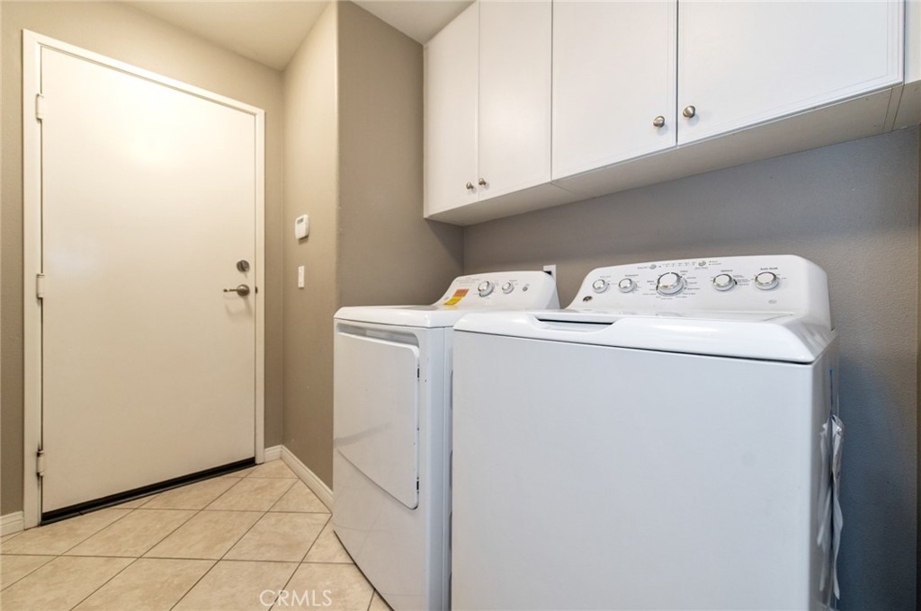 77 Hallmark Irvine, CA 92620 - Photo 30 of 35 a utility room with dryer and washer