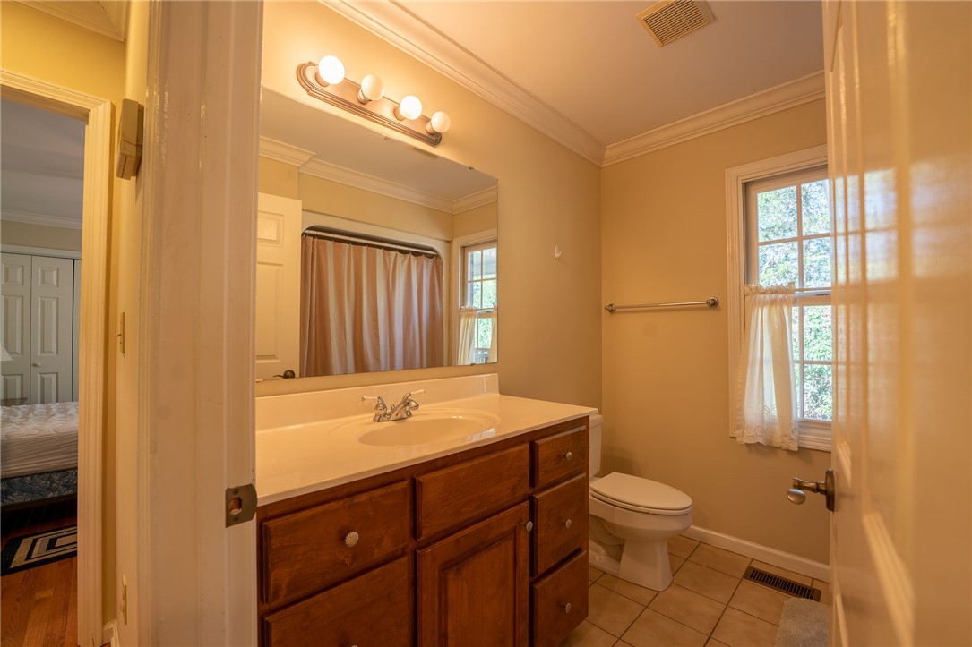 423 Issaqueena Trail Clemson, SC 29631 - Photo 31 of 48 Apartment Bath