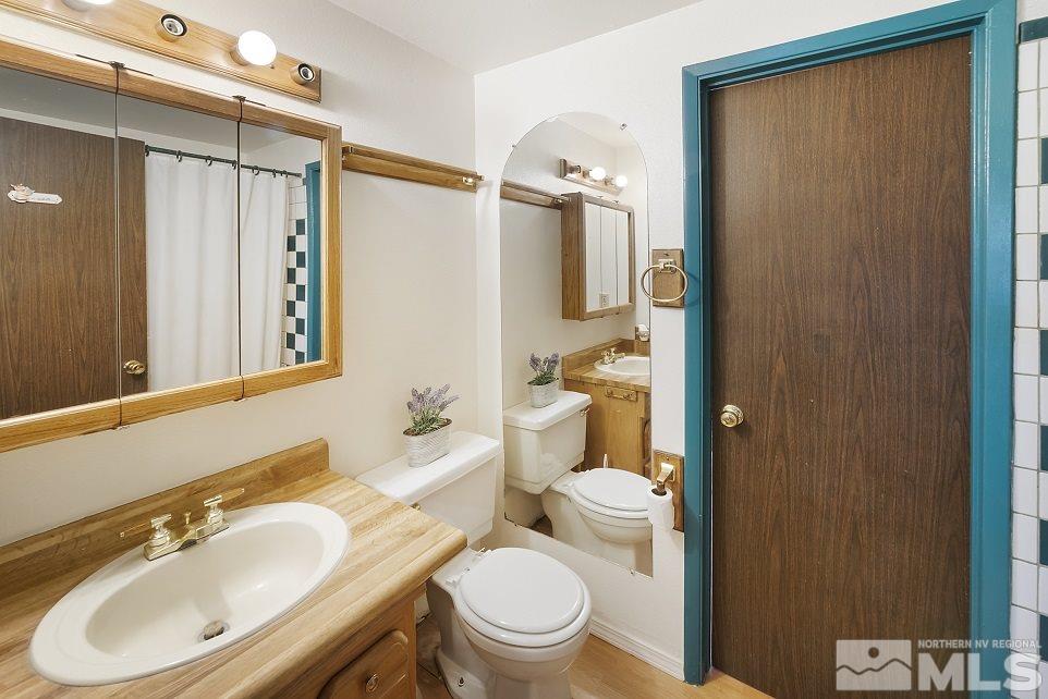 8780 Paloma Way Reno, NV 89506 - Photo 9 of 22 a bathroom with a sink toilet and shower