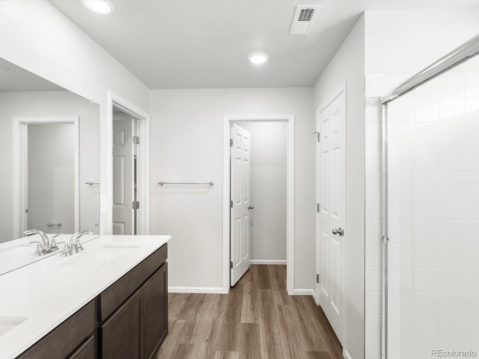 7300 West 27th St Road Greeley, CO 80634 - Photo 20 of 39 a bathroom with a sink and a mirror