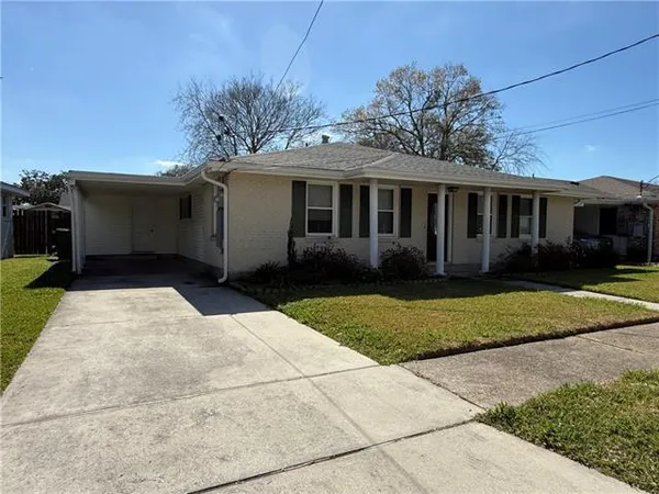 $2,350 | 173 Garden Road, River Ridge, LA 70123