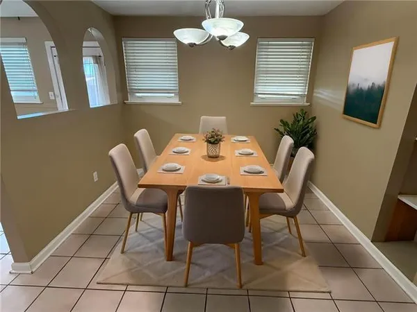 $2,350 | 173 Garden Road, River Ridge, LA 70123