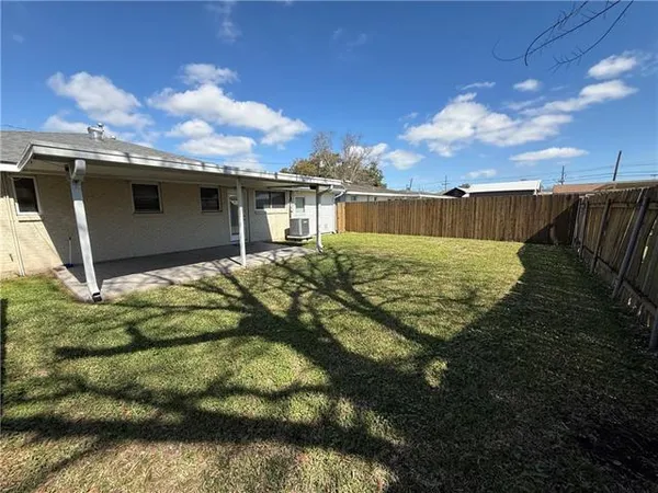 $2,350 | 173 Garden Road, River Ridge, LA 70123