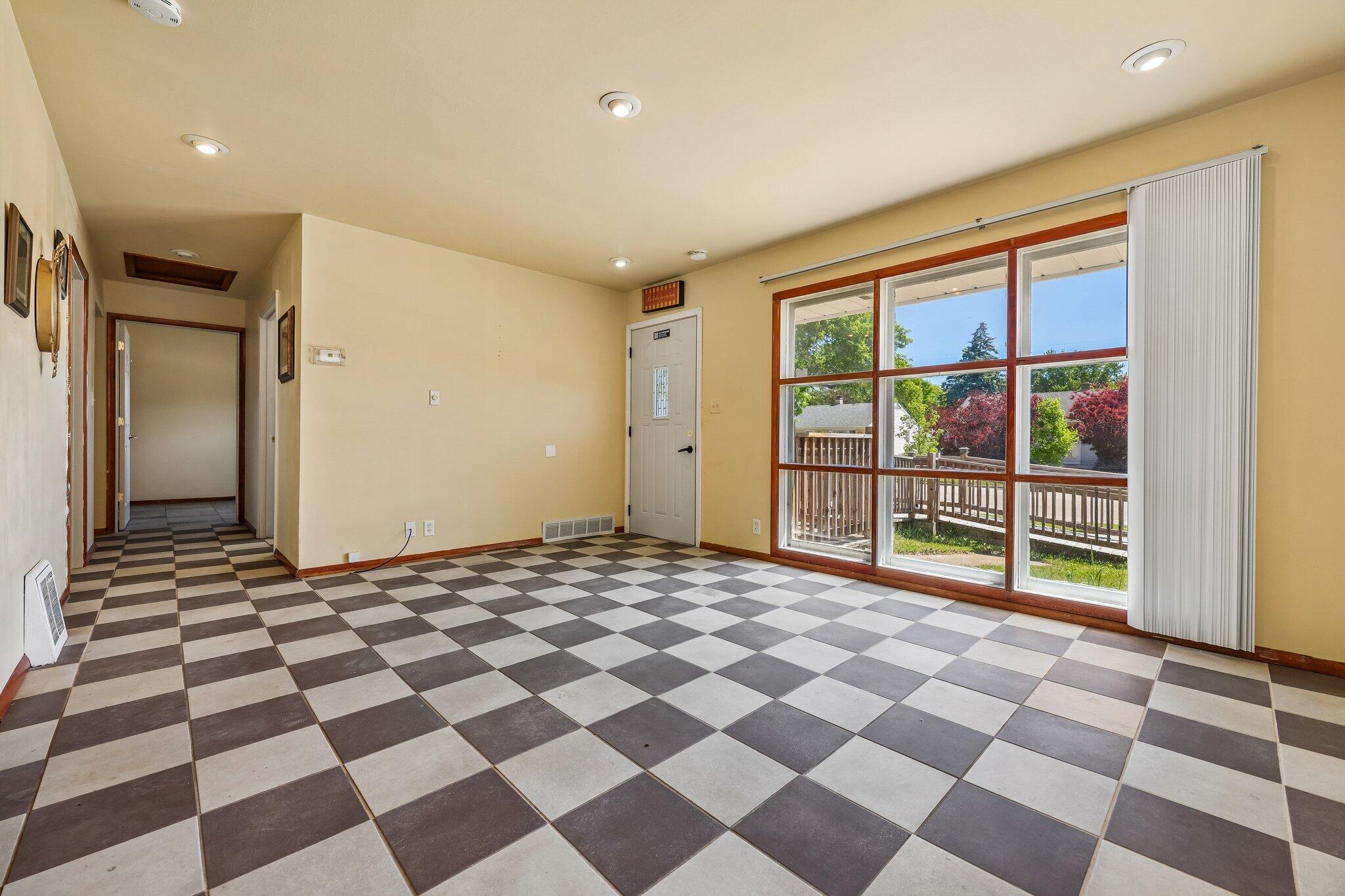 1708 Arcturus Avenue Racine, WI 53404 - Photo 7 of 23 Living RM