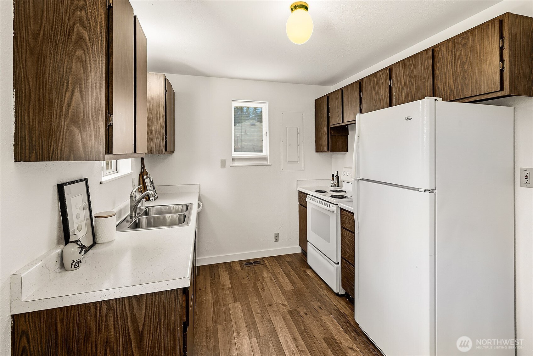8910 217th Street Southwest Edmonds, WA 98026 - Photo 7 of 24