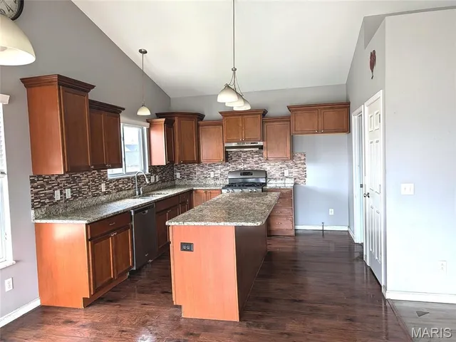 $185,000 | 408 Edward Drive, Columbia, IL 62236