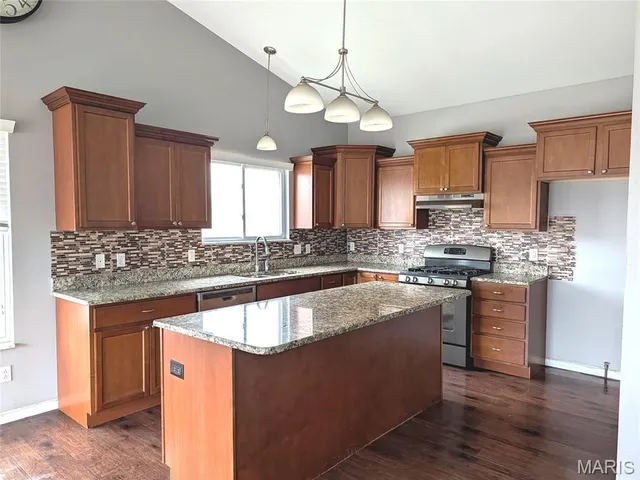 $185,000 | 408 Edward Drive, Columbia, IL 62236