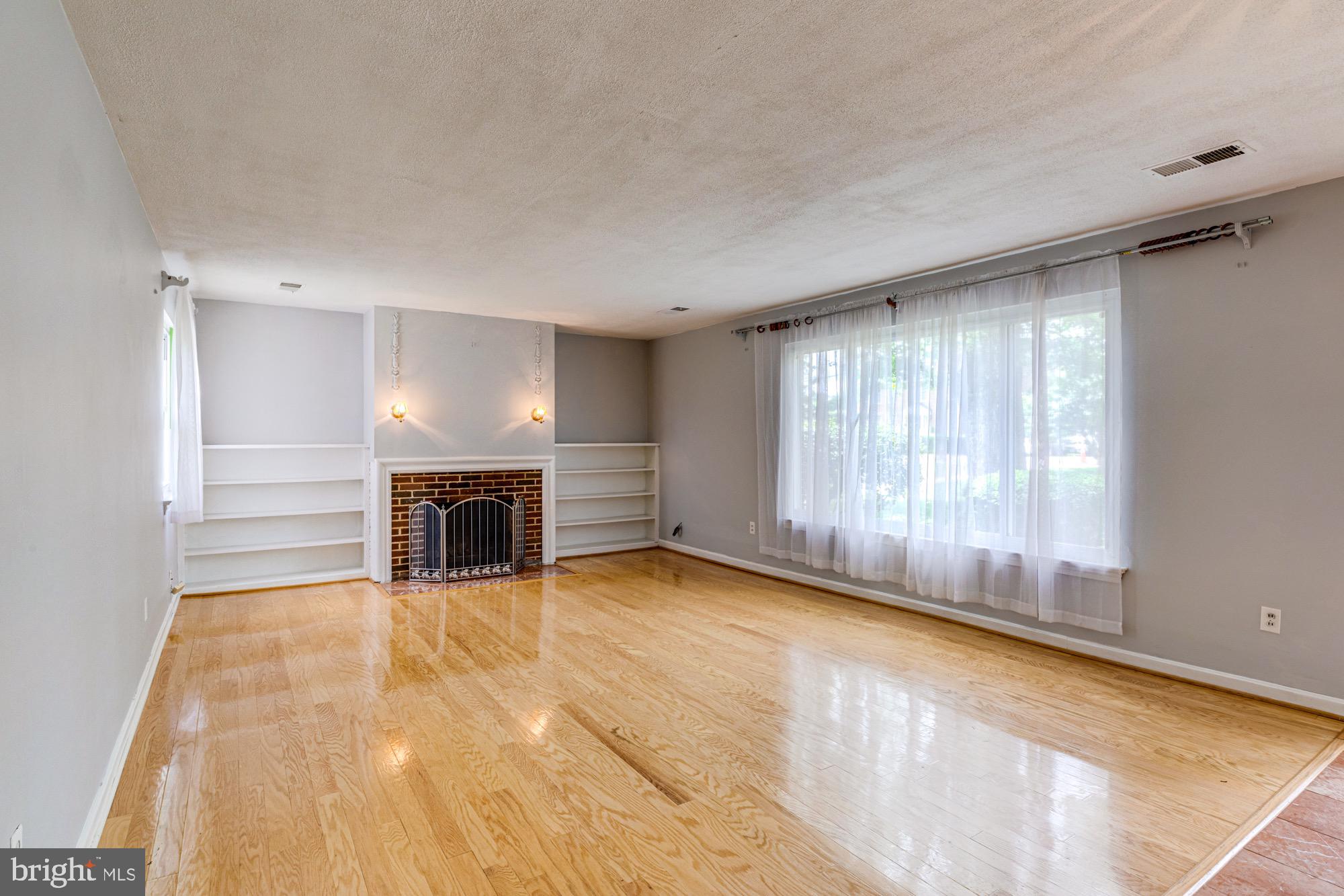 1947 South Arlington Ridge Road Arlington, VA 22202 - Photo 5 of 27