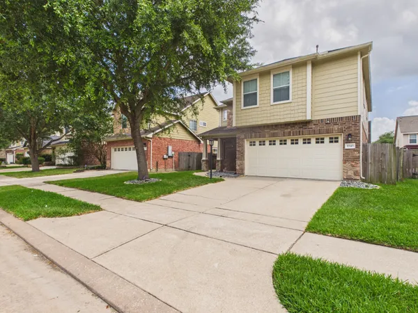 $2,300 | 17143 Deaton Mill Drive, Houston, TX 77095