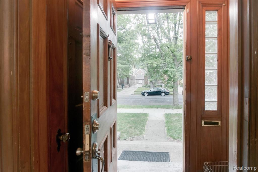 5245 Yorkshire Road Detroit, MI 48224 - Photo 9 of 35