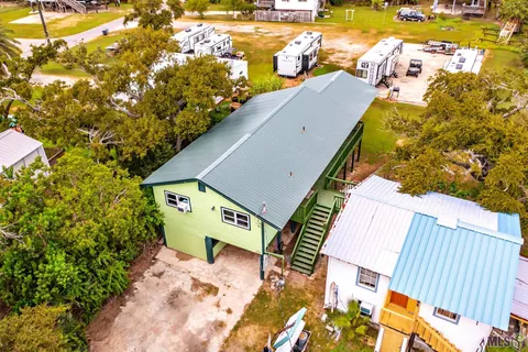 $225,000 | 176 Holly Grove Lane, Grand Isle, LA 70358