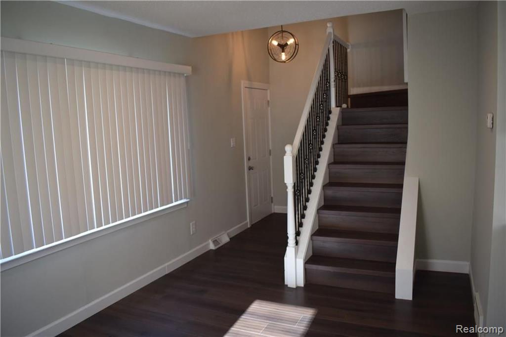 8536 Stephens Warren, MI 48089 - Photo 9 of 26