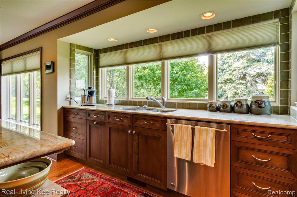 936 Pine Trail Drive Rochester Hills, MI 48307 - Photo 26 of 37