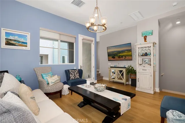 $1,059,000 | 1642 West Saratoga Lane, San Pedro, CA 90732