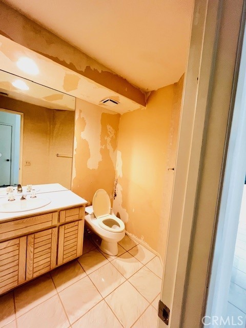 79990 Cedar Crest La Quinta, CA 92253 - Photo 14 of 19 a bathroom with a sink a toilet and shower