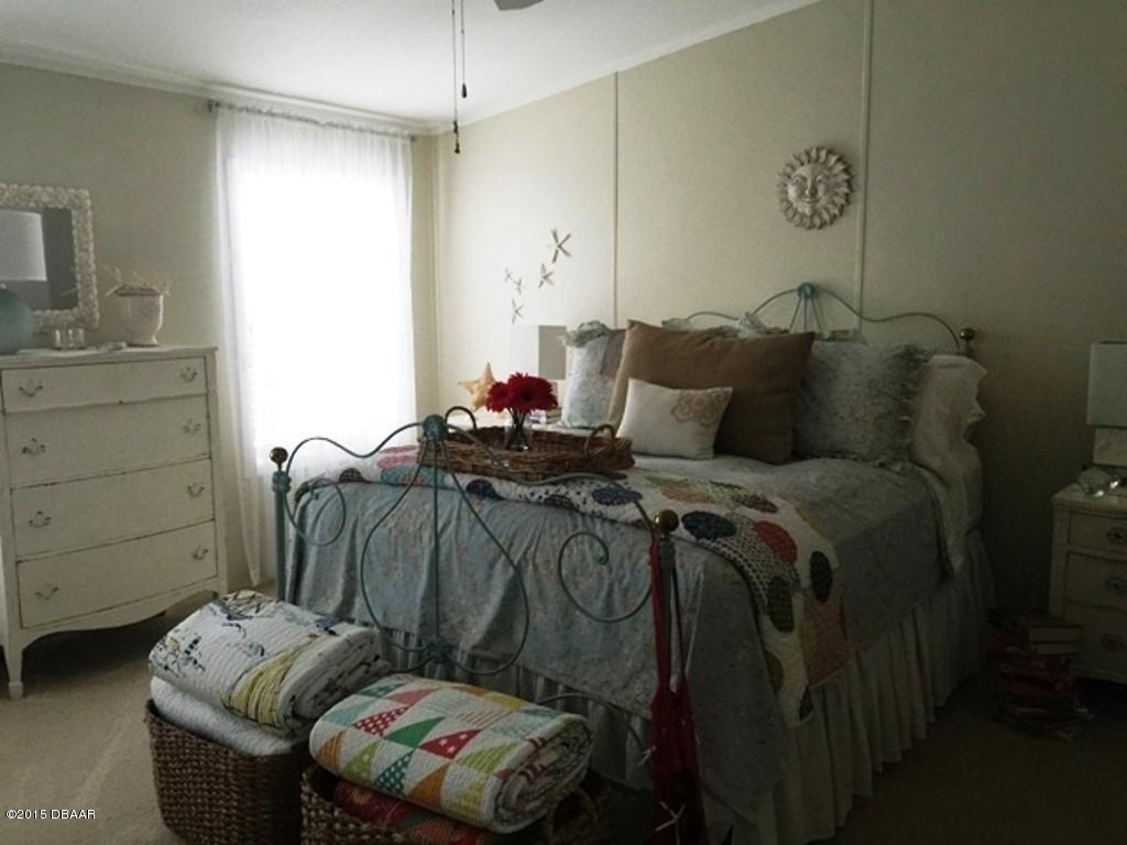 4357 Dolphin Way Edgewater, FL 32141 - Photo 16 of 25 Master Bathroom