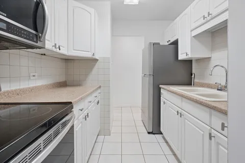 $174,900 | 6171 North Sheridan Road, Unit 2104, Chicago, IL 60660