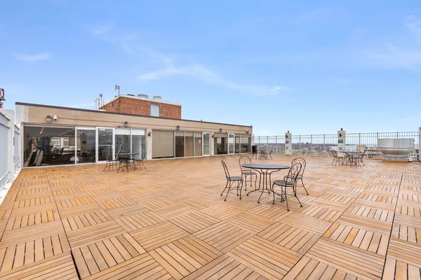 $174,900 | 6171 North Sheridan Road, Unit 2104, Chicago, IL 60660