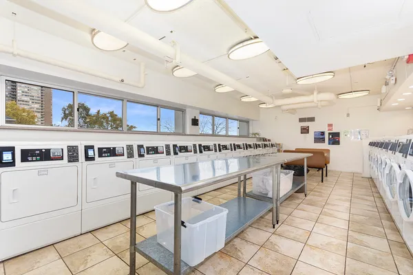 $169,900 | 6171 North Sheridan Road, Unit 2104, Chicago, IL 60660
