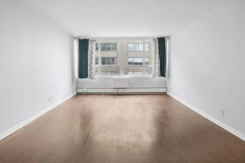 $174,900 | 6171 North Sheridan Road, Unit 2104, Chicago, IL 60660