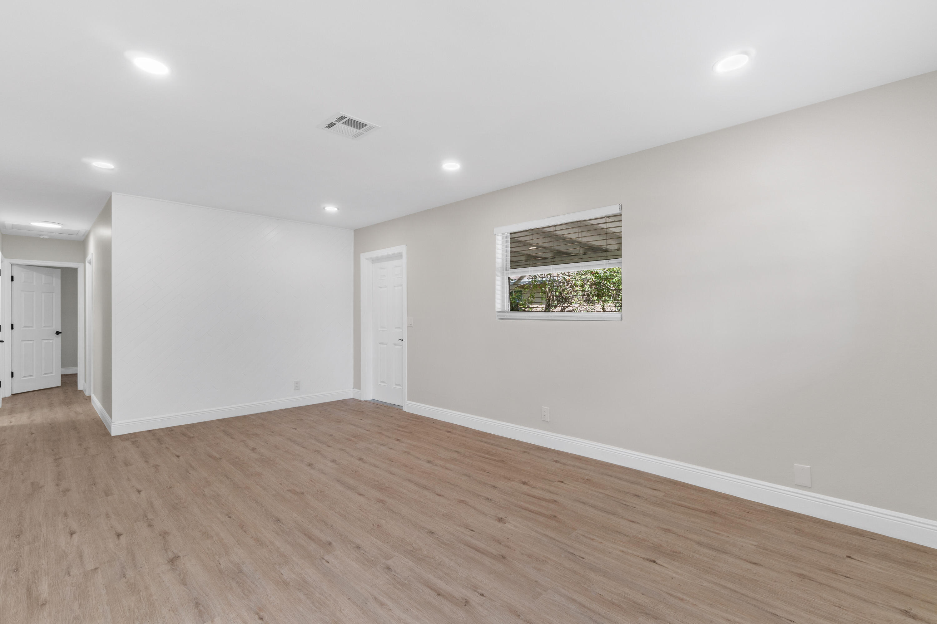4882 Lincoln Road Delray Beach, FL 33445 - Photo 4 of 22 living room