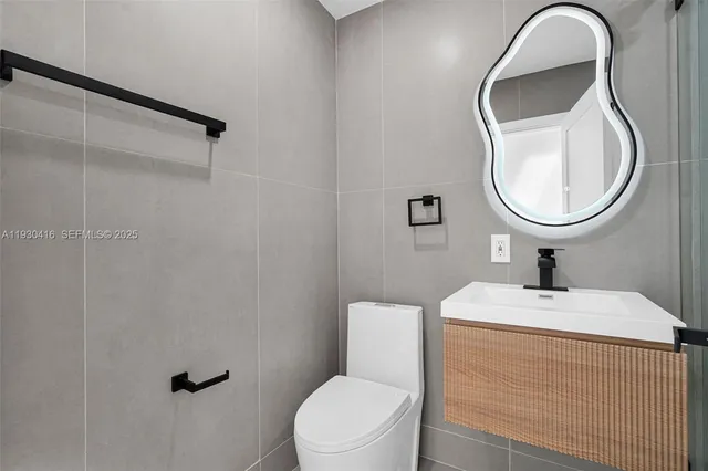 $1,600,000 | 998 Southwest 11th Street, Miami, FL 33129