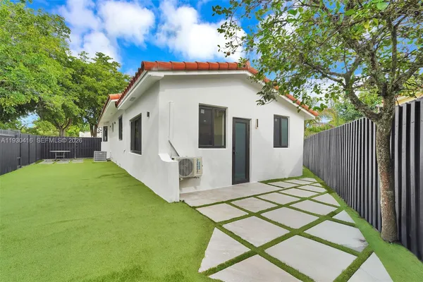 $1,450,000 | 998 Southwest 11th Street, Miami, FL 33129