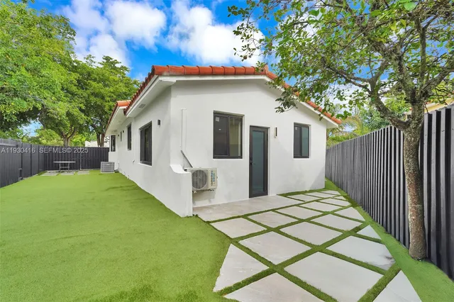 $1,600,000 | 998 Southwest 11th Street, Miami, FL 33129